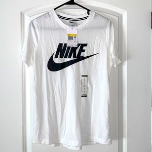 Women’s NWT Nike Short Sleeve T-Shirt White Size Small